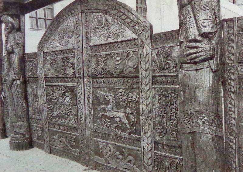 За этими воротами Ветковского музея — 12 тысяч уникальных экспонатов